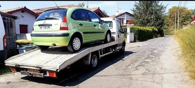Citroën C3 verte sur le plateau d'Auto Motor, épaviste Pays Basque
