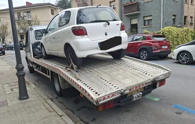 Toyota Yaris sur le plateau d'Auto Motor, épaviste Pays Basque