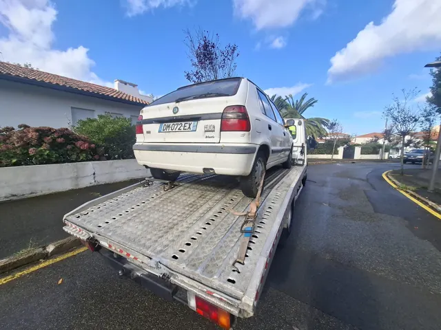Škoda Felicia sur le plateau d'Auto Motor, épaviste Pays Basque