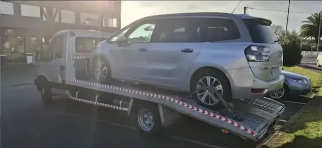 Citroën Grand C4 Picasso sur le plateau d'Auto Motor, épaviste Pays Basque