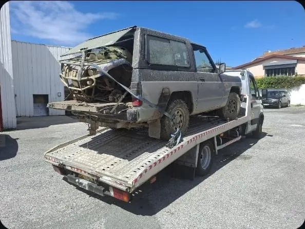 4x4 Nissan Patrol accidenté sur le plateau d'Auto Motor, épaviste Pays Basque